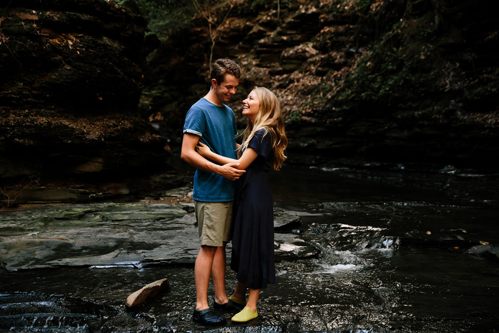 wedding-photographers-in-cleveland-ohio-in-cuyahoga-valley-national-park-engagement-photography-15.jpg