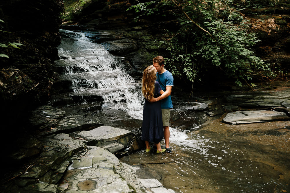 wedding-photographers-in-cleveland-ohio-in-cuyahoga-valley-national-park-engagement-photography-16.jpg