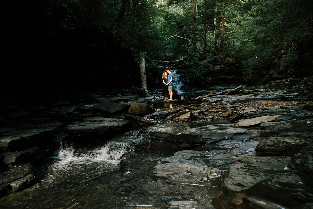 wedding-photographers-in-cleveland-ohio-in-cuyahoga-valley-national-park-engagement-photography-20.jpg