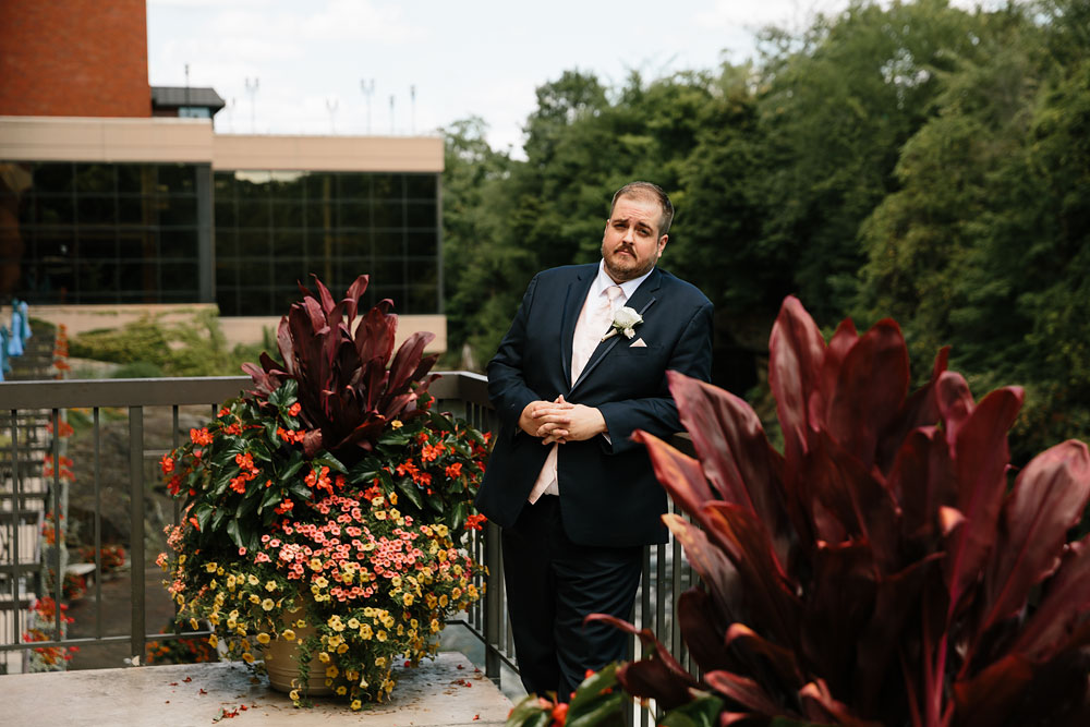 sheraton-cuyhaog-falls-ohio-wedding-photography-wedding-photographers-in-cleveland-20.jpg