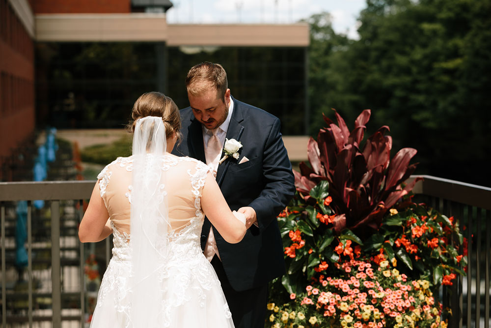 sheraton-cuyhaog-falls-ohio-wedding-photography-wedding-photographers-in-cleveland-27.jpg