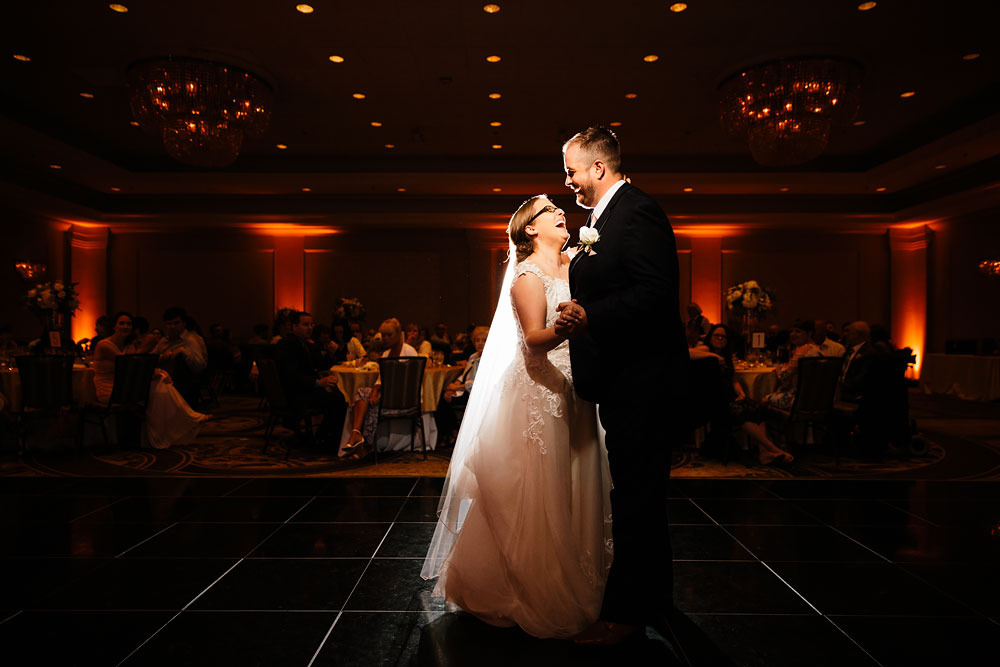 sheraton-cuyhaog-falls-ohio-wedding-photography-wedding-photographers-in-cleveland-100.jpg