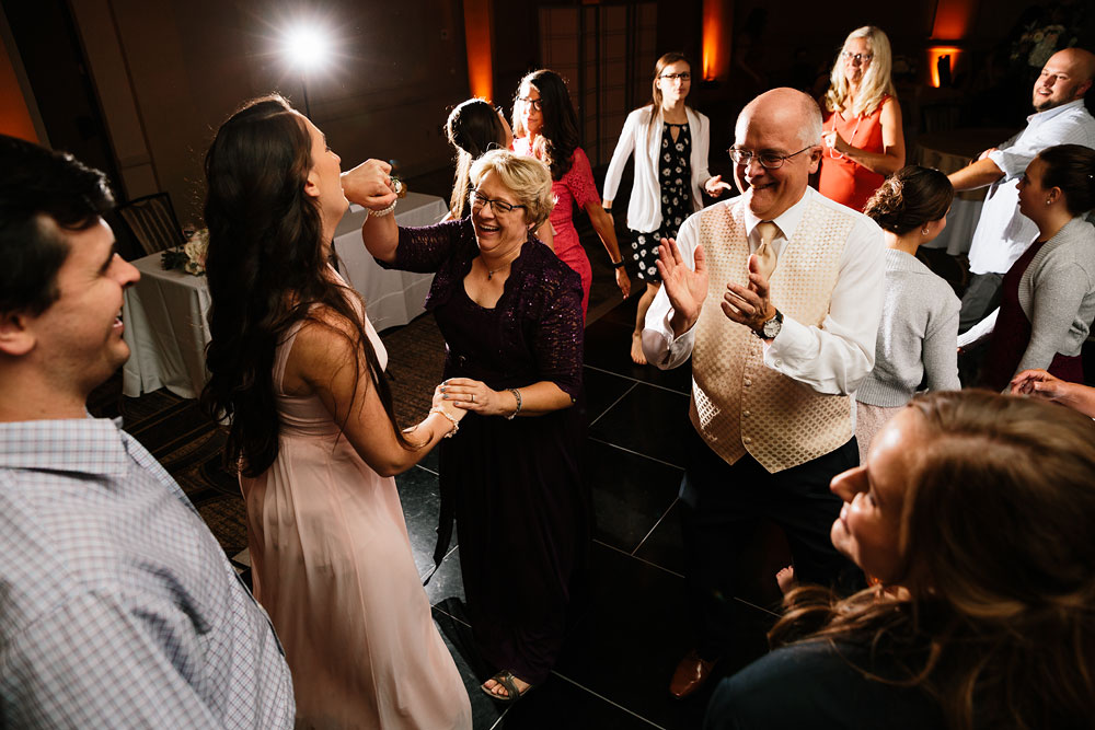 sheraton-cuyhaog-falls-ohio-wedding-photography-wedding-photographers-in-cleveland-115.jpg