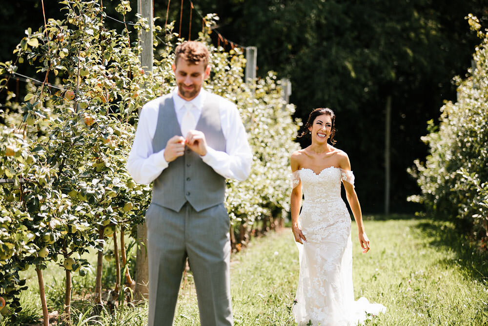 dodds-hillcrest-orchards-wedding-photographers-amherst-ohio-barn-photography-38.jpg
