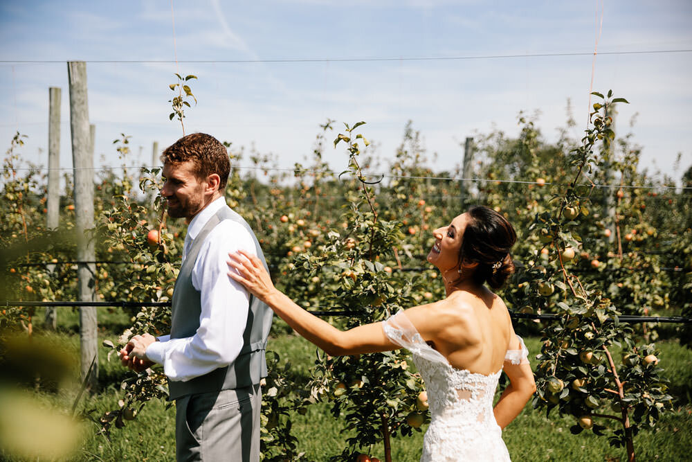 dodds-hillcrest-orchards-wedding-photographers-amherst-ohio-barn-photography-39.jpg