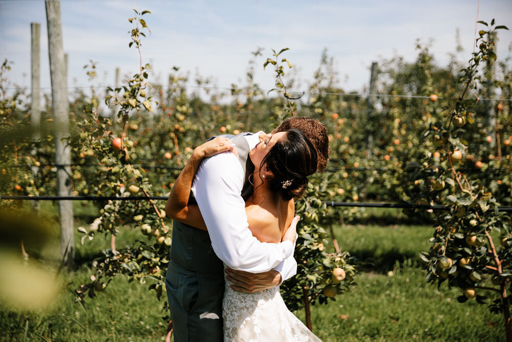 dodds-hillcrest-orchards-wedding-photographers-amherst-ohio-barn-photography-41.jpg