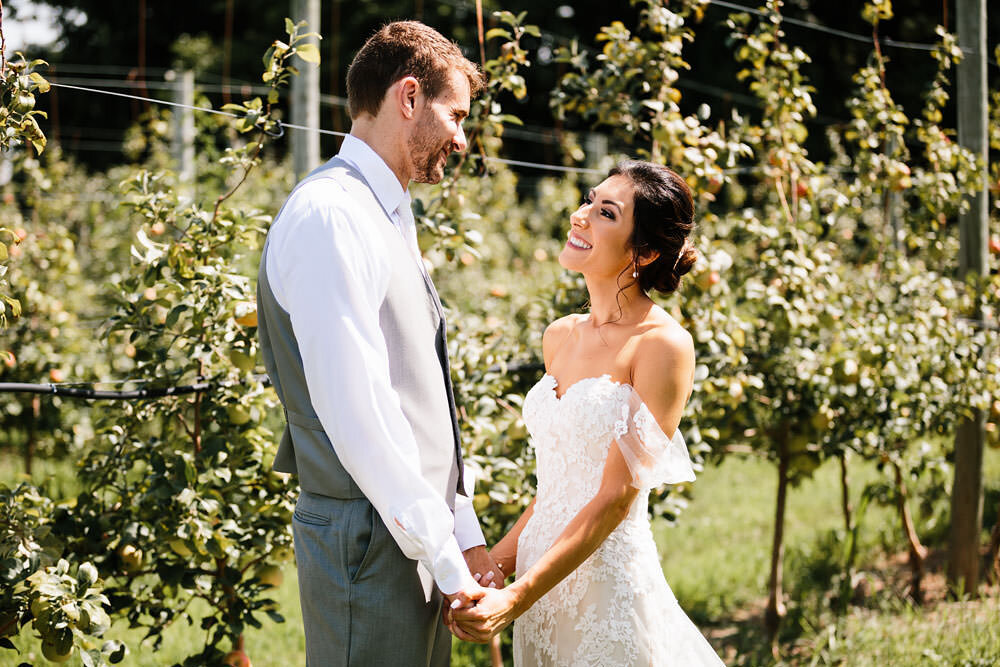 dodds-hillcrest-orchards-wedding-photographers-amherst-ohio-barn-photography-42.jpg