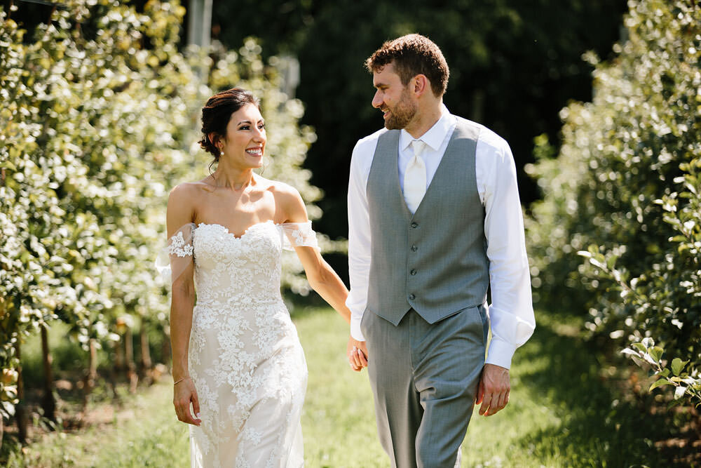 dodds-hillcrest-orchards-wedding-photographers-amherst-ohio-barn-photography-46.jpg
