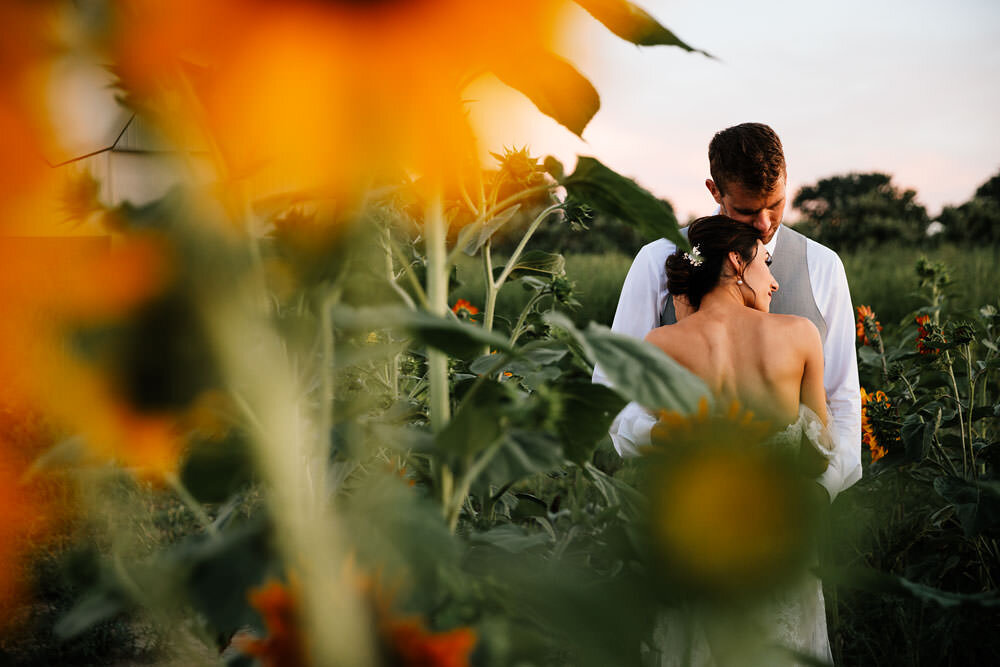 dodds-hillcrest-orchards-wedding-photographers-amherst-ohio-barn-photography-142.jpg