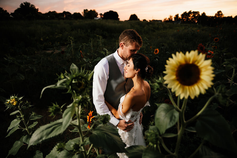 dodds-hillcrest-orchards-wedding-photographers-amherst-ohio-barn-photography-144.jpg