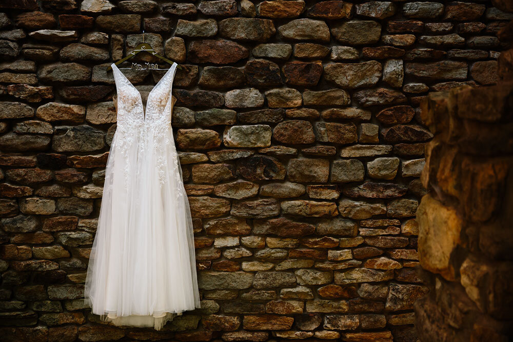 landolls-mohican-castle-wedding-photography-cleveland-columbus-wedding-photographers-4.jpg