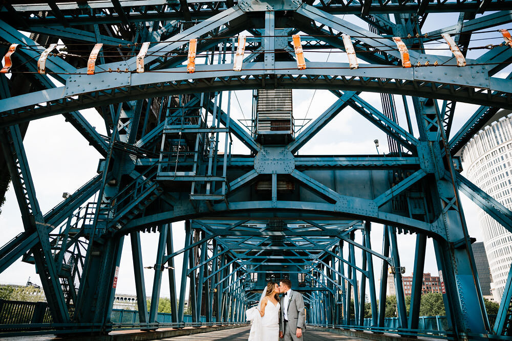 tenk-west-bank-cleveland-ohio-wedding-photographers-48.jpg