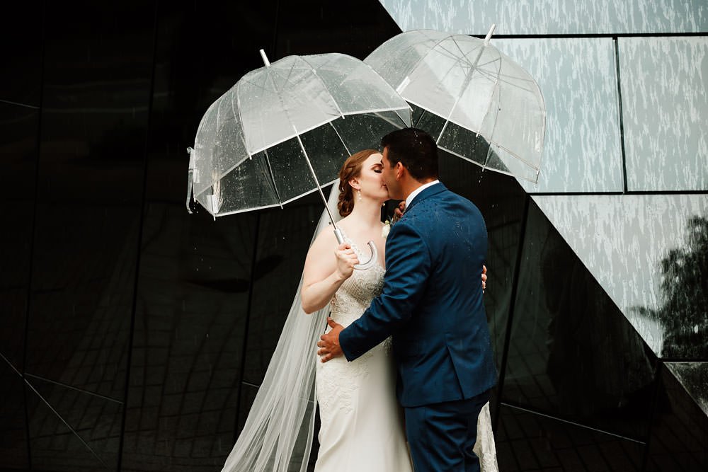 spring-rain-cleveland-botanical-garden-wedding-photography-42.jpg
