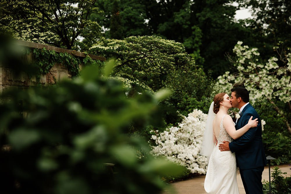 spring-rain-cleveland-botanical-garden-wedding-photography-50.jpg