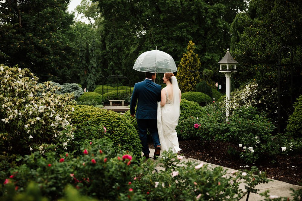 spring-rain-cleveland-botanical-garden-wedding-photography-67.jpg