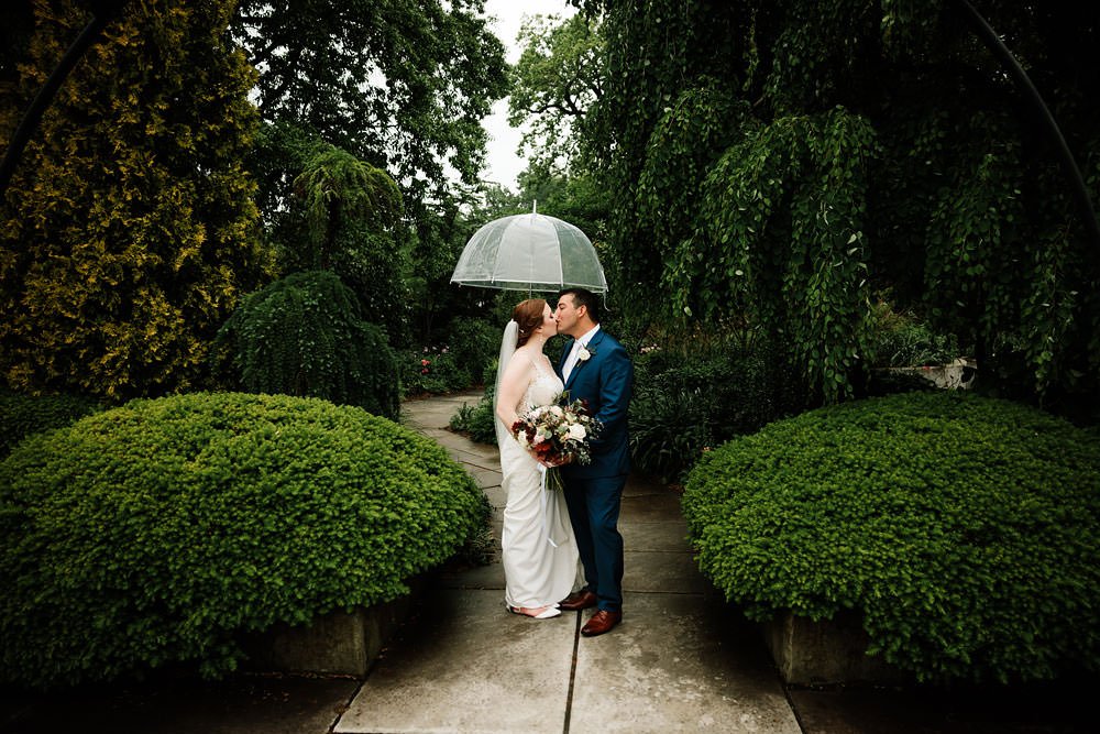 spring-rain-cleveland-botanical-garden-wedding-photography-70.jpg