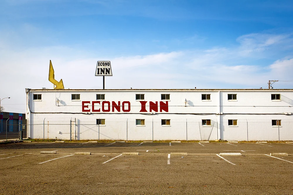 econo inn.jpg