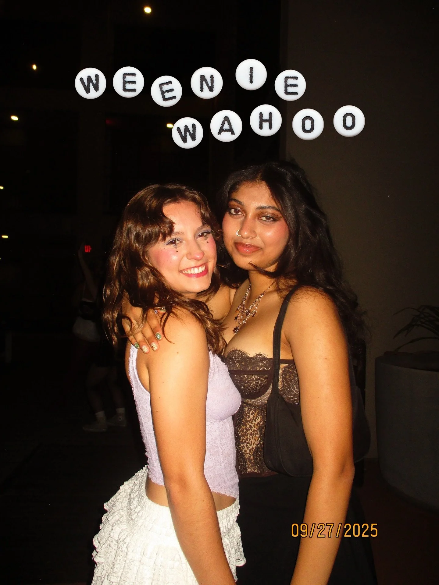 Weenie Love at Weenie Wahoo (and at the Circus) 🎪🫰⭐️