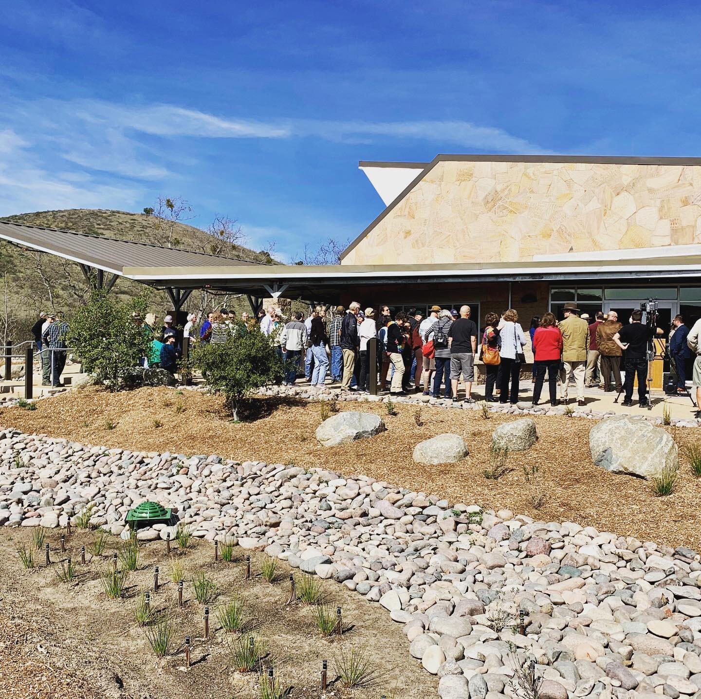 Last week we got to celebrate the completion of the #cityofsandiego Mission Trails Field Station. This new 5,000-SF facility will serve hikers, bicyclists, horse riders and Park Rangers. More photos to come soon! 📸 
#design #construction #aec #mason