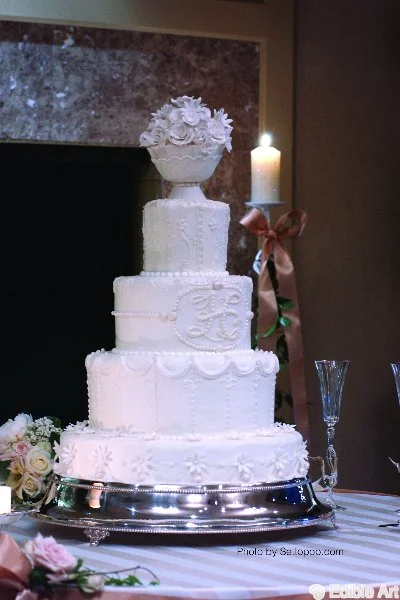 monogrammed-cake_settopop.jpg