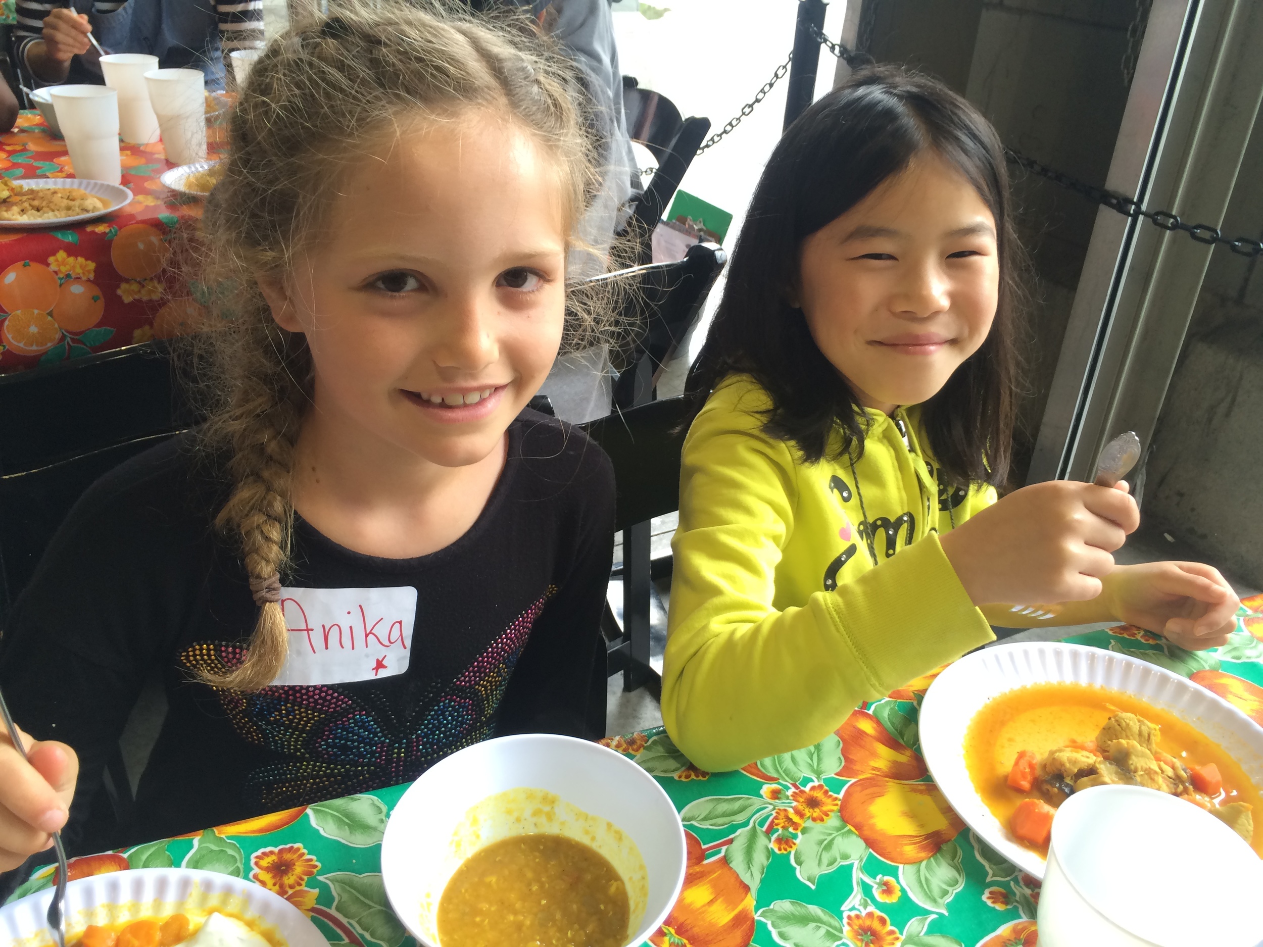 Anika & Emily Dahl S1D3 2015.jpg