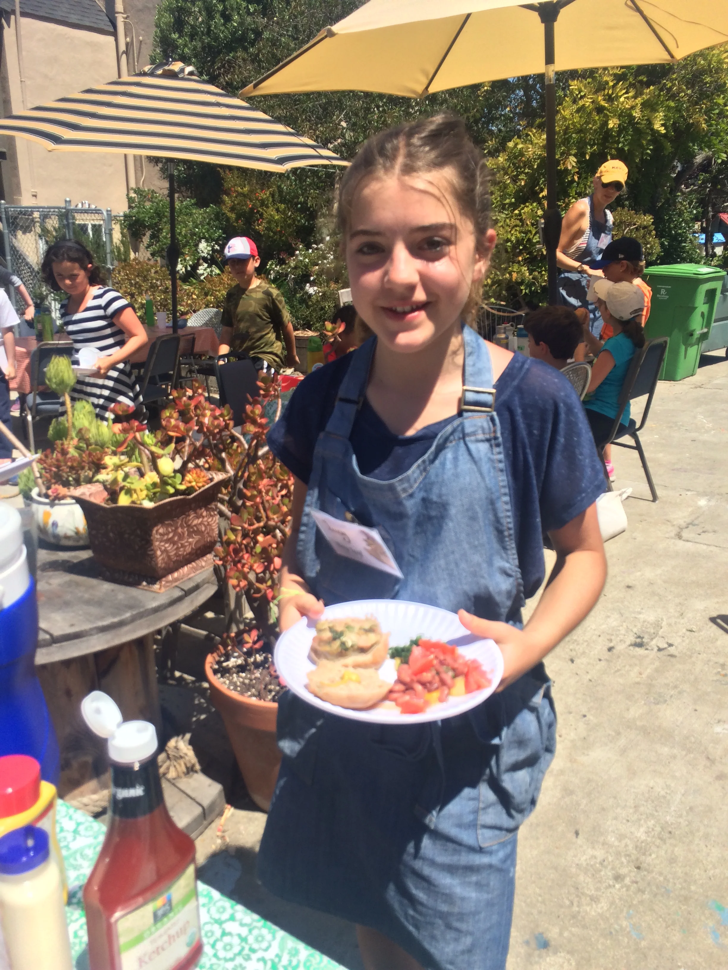 S4D2 2015 lucy burger.jpg