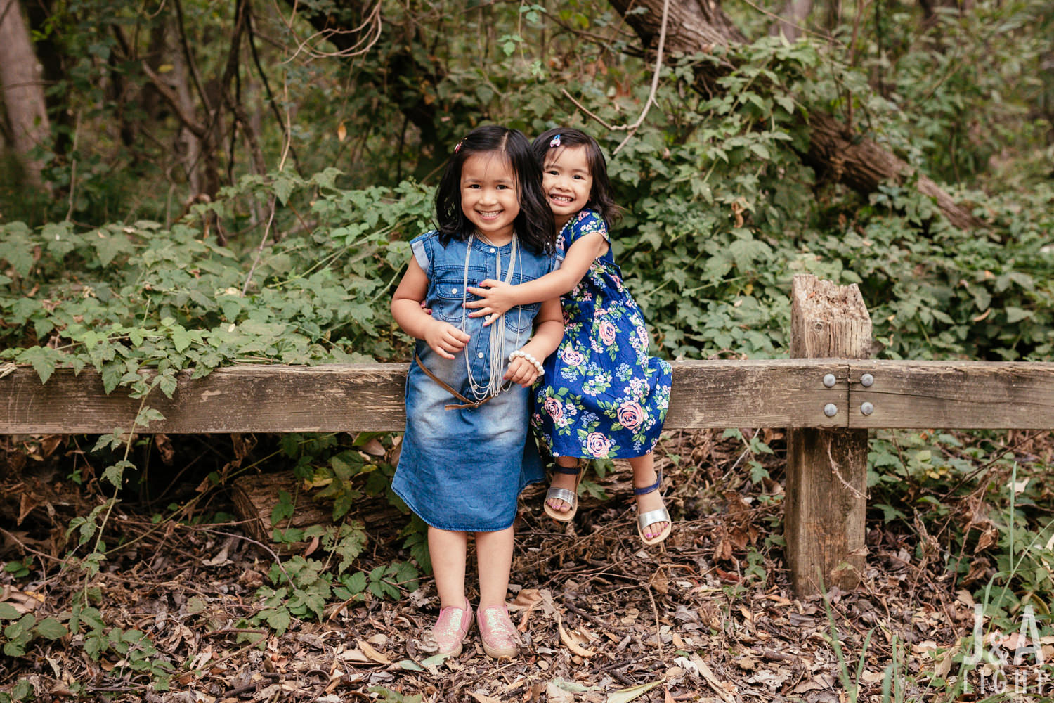 Avery&Emma-GarinRegionalPark-015.jpg