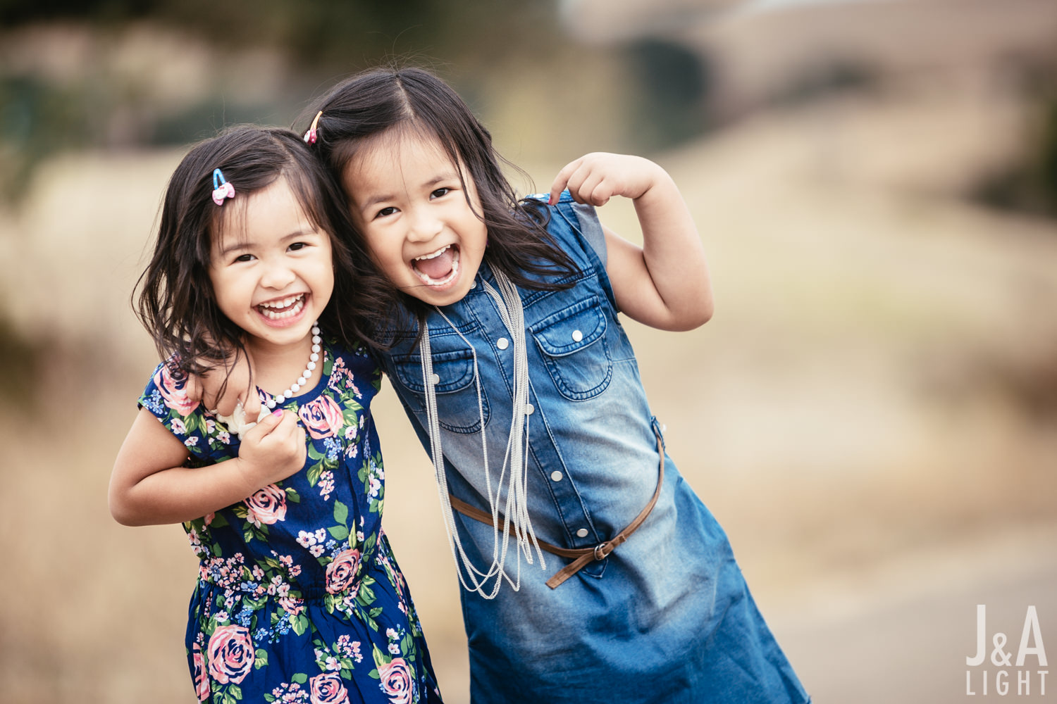 Avery&Emma-GarinRegionalPark-013.jpg