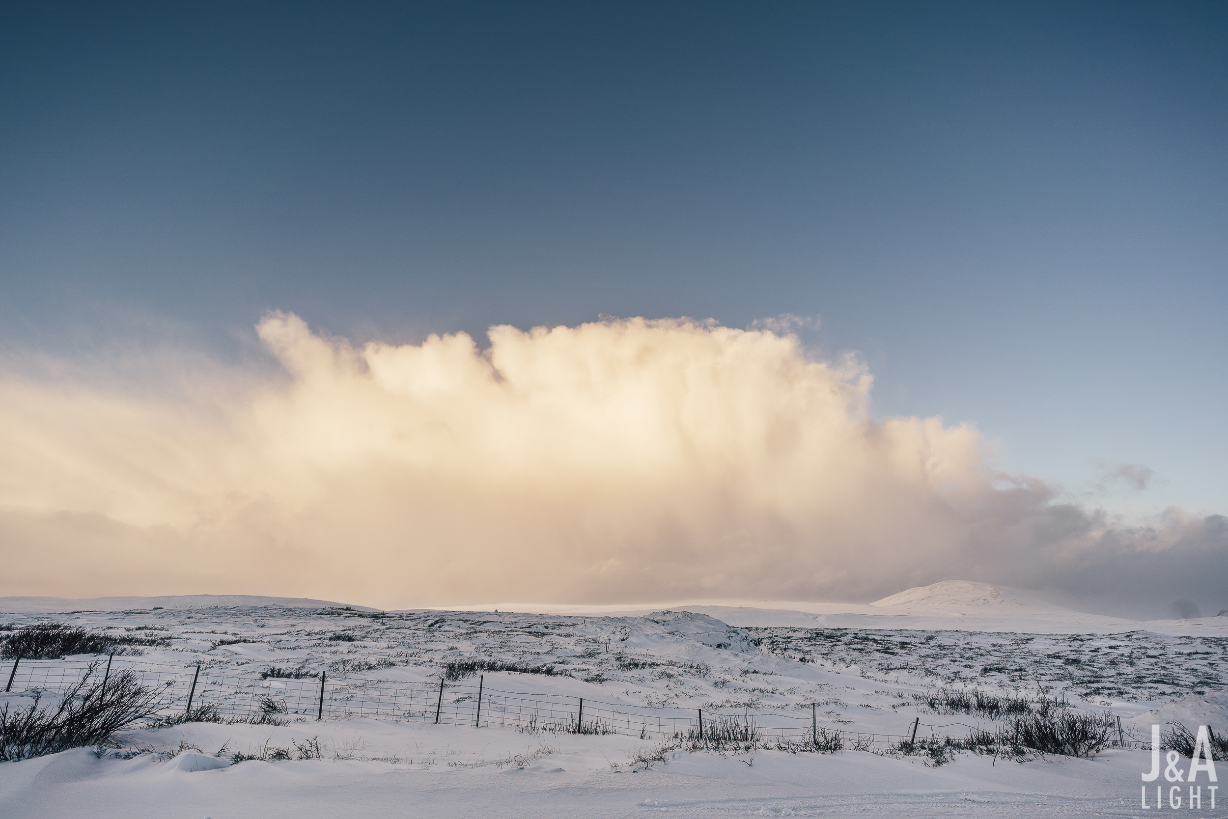 20180114-IcelandEngagementPortraits_EuropeDestinationWedding-019.jpg