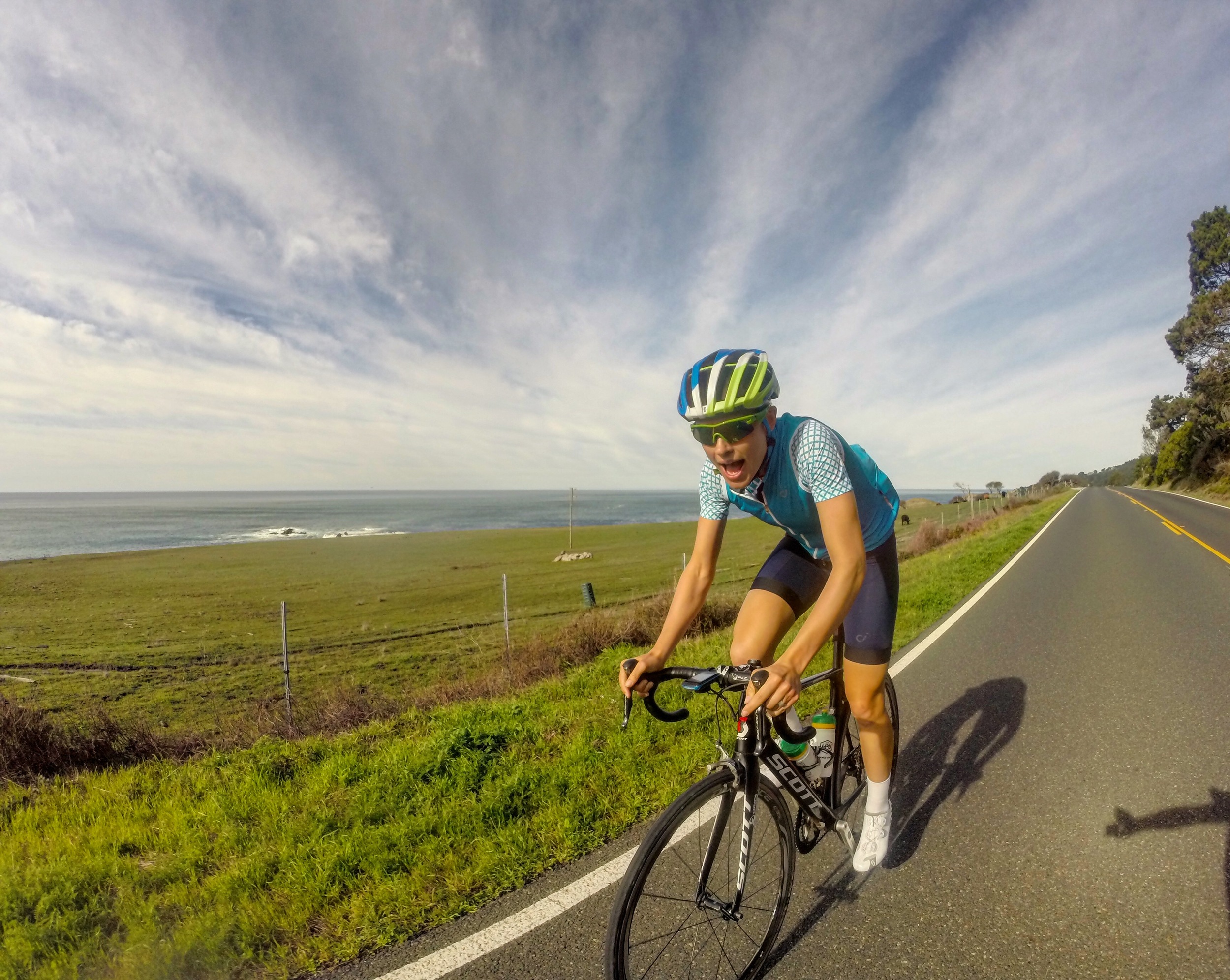 Ultra light jersey and Navy bibs today! Loved this combo with the cyan wind vest!