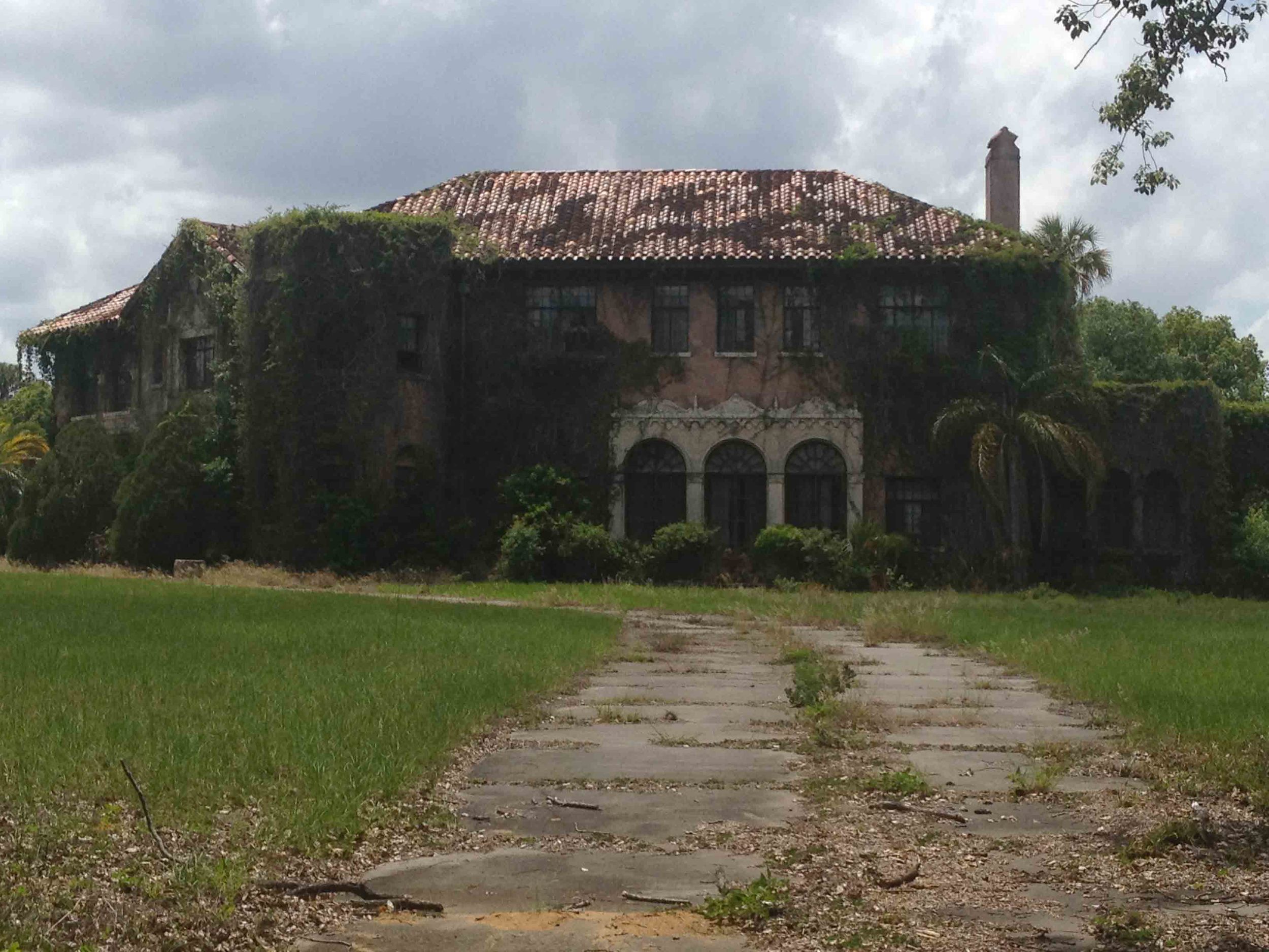 THE REEL OF HORROR - HOWEY MANSION.jpg