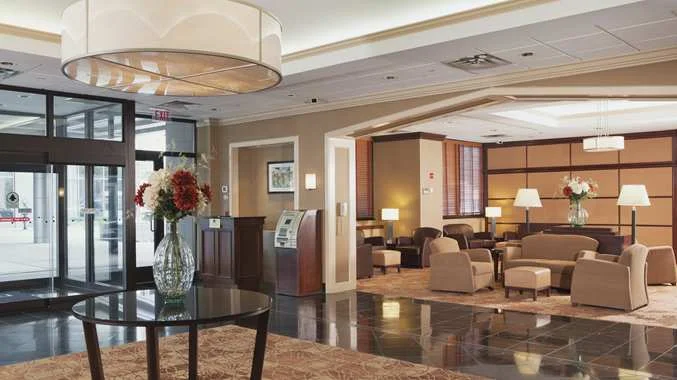 dh_hotellobby_2_677x380_FitToBoxSmallDimension_Center.jpg