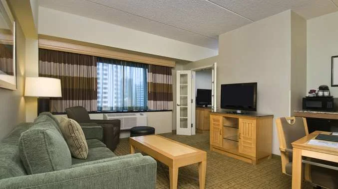 DT_newlivingarea1_6_677x380_FitToBoxSmallDimension_Center.jpg