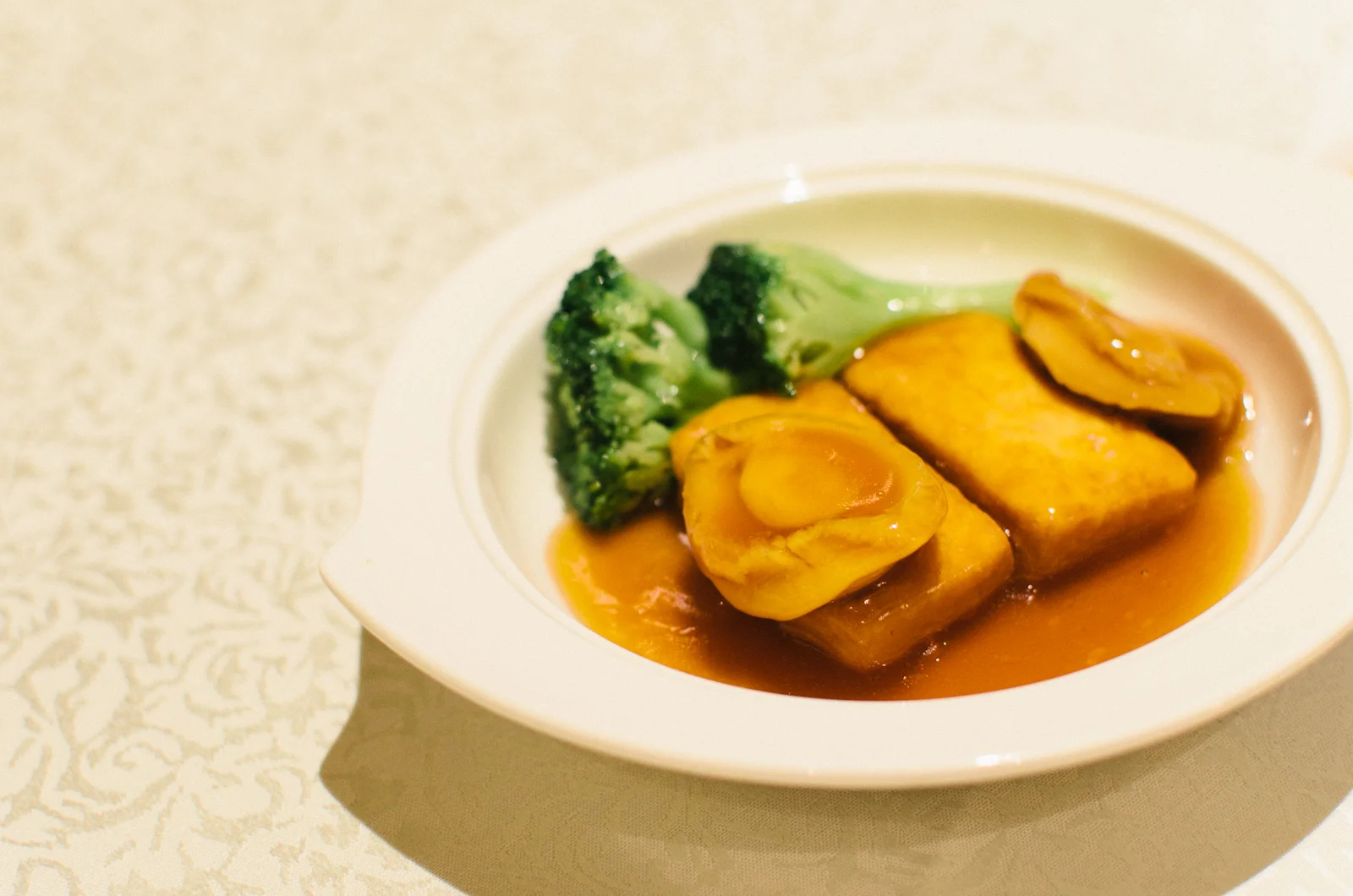 Braised Whole Abalone with Bean Curd in Superior Oyster Sauce (蚝皇原粒鲍鱼扣豆腐)
