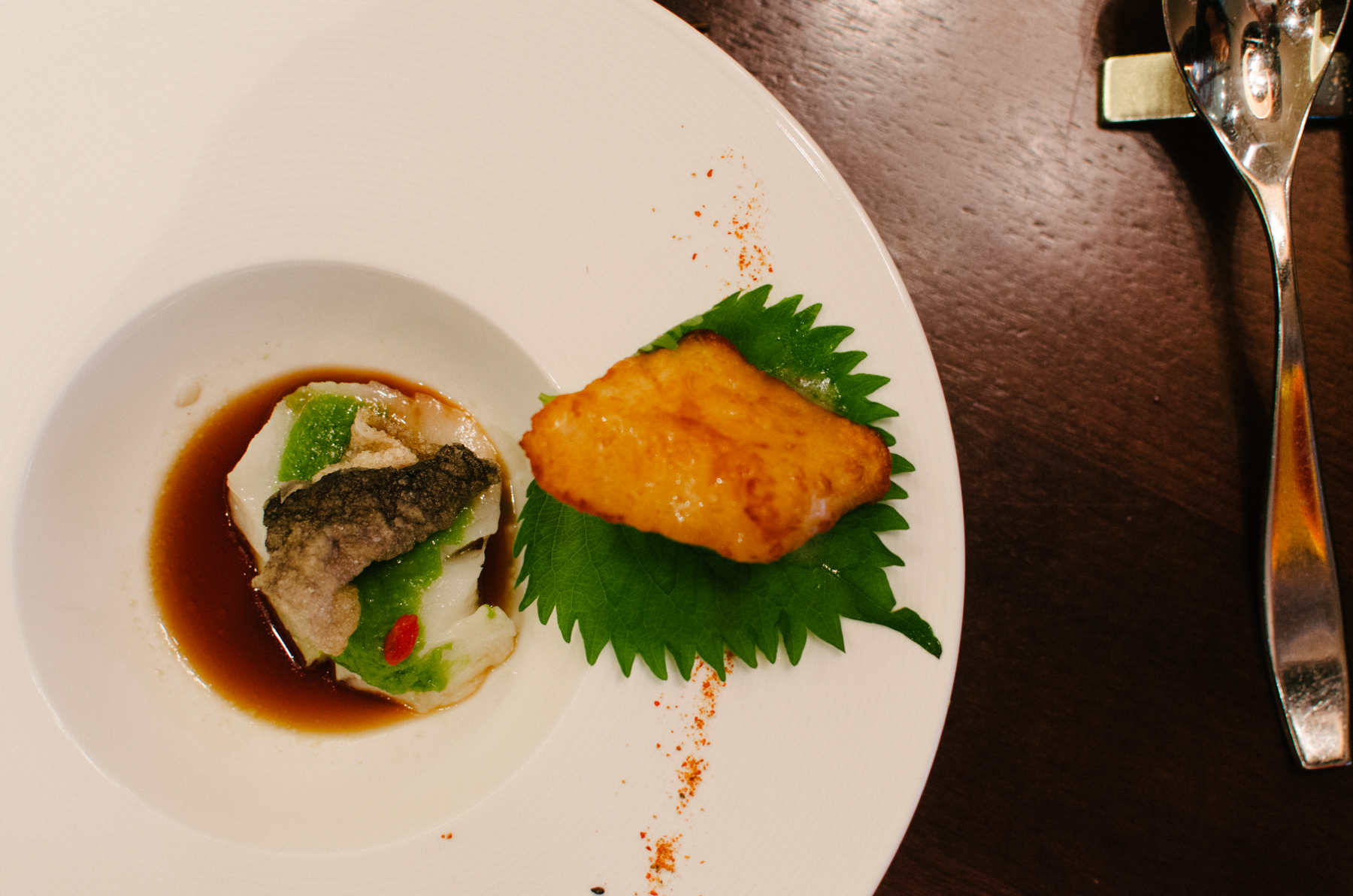 中西激情的 (智利海鲈鱼两吃(香槟汁炸、青葱酱蒸))Sea Perch Fillet Deep-fried with Chef’s Signature Homemade Champagne Sauce |&nbsp;Sea Perch Fillet&nbsp;Steamed with Green Minced Onion Sauce