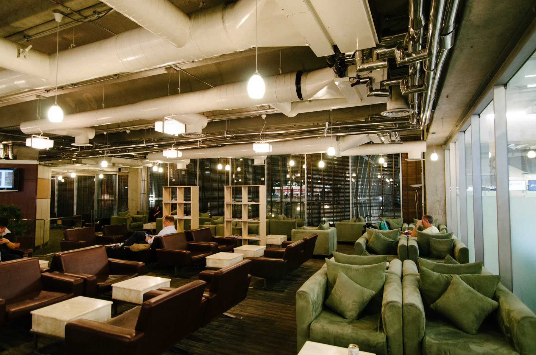 Lounge Review: Louis' Tavern CIP First Class Lounge