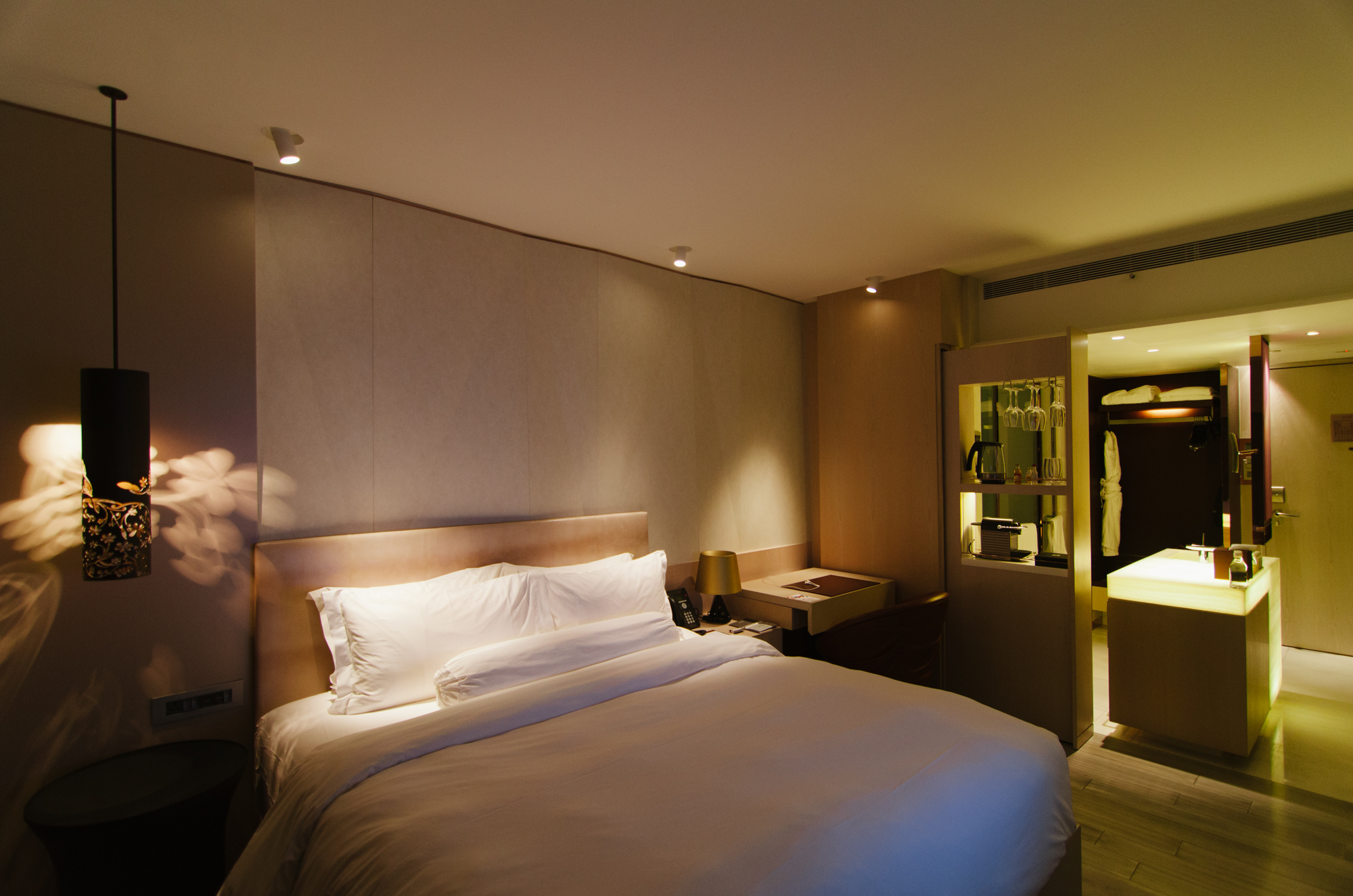 Hotel Review: Naumi Hotel