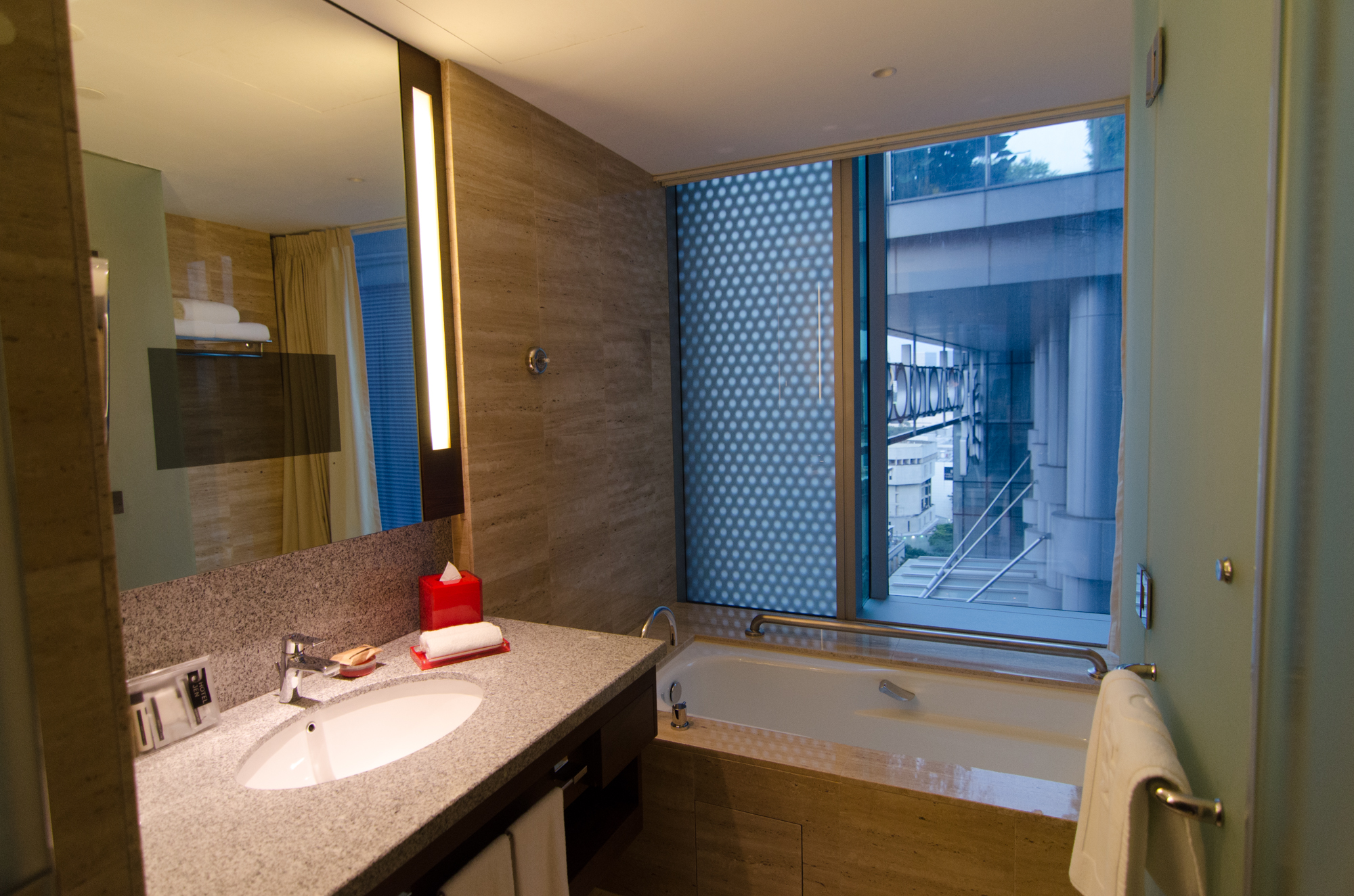 Separate Bath in the Premier Panorama Room