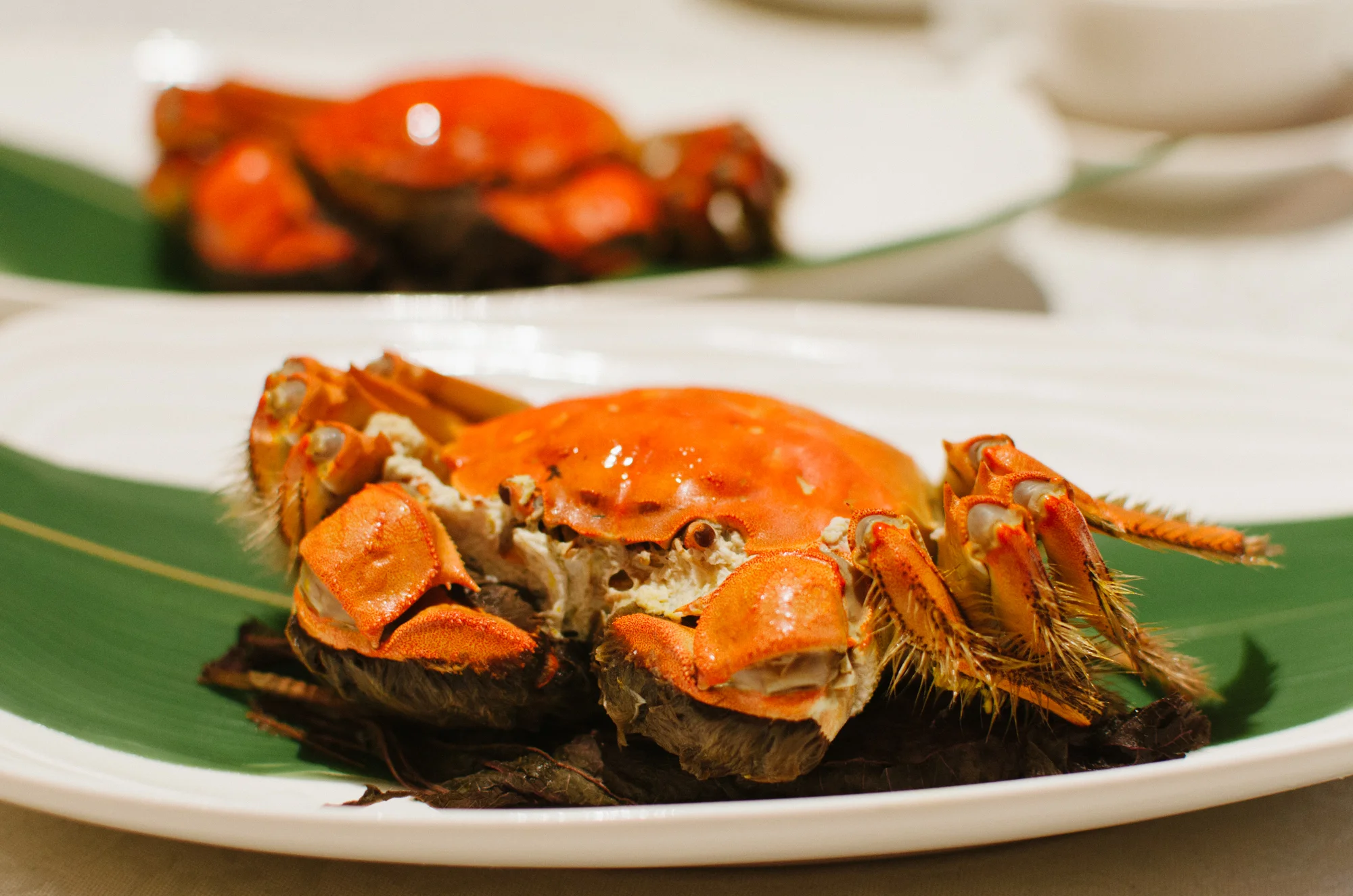 紫苏清蒸大闸蟹 Steamed Whole Hairy Crab with Perilla Leaves