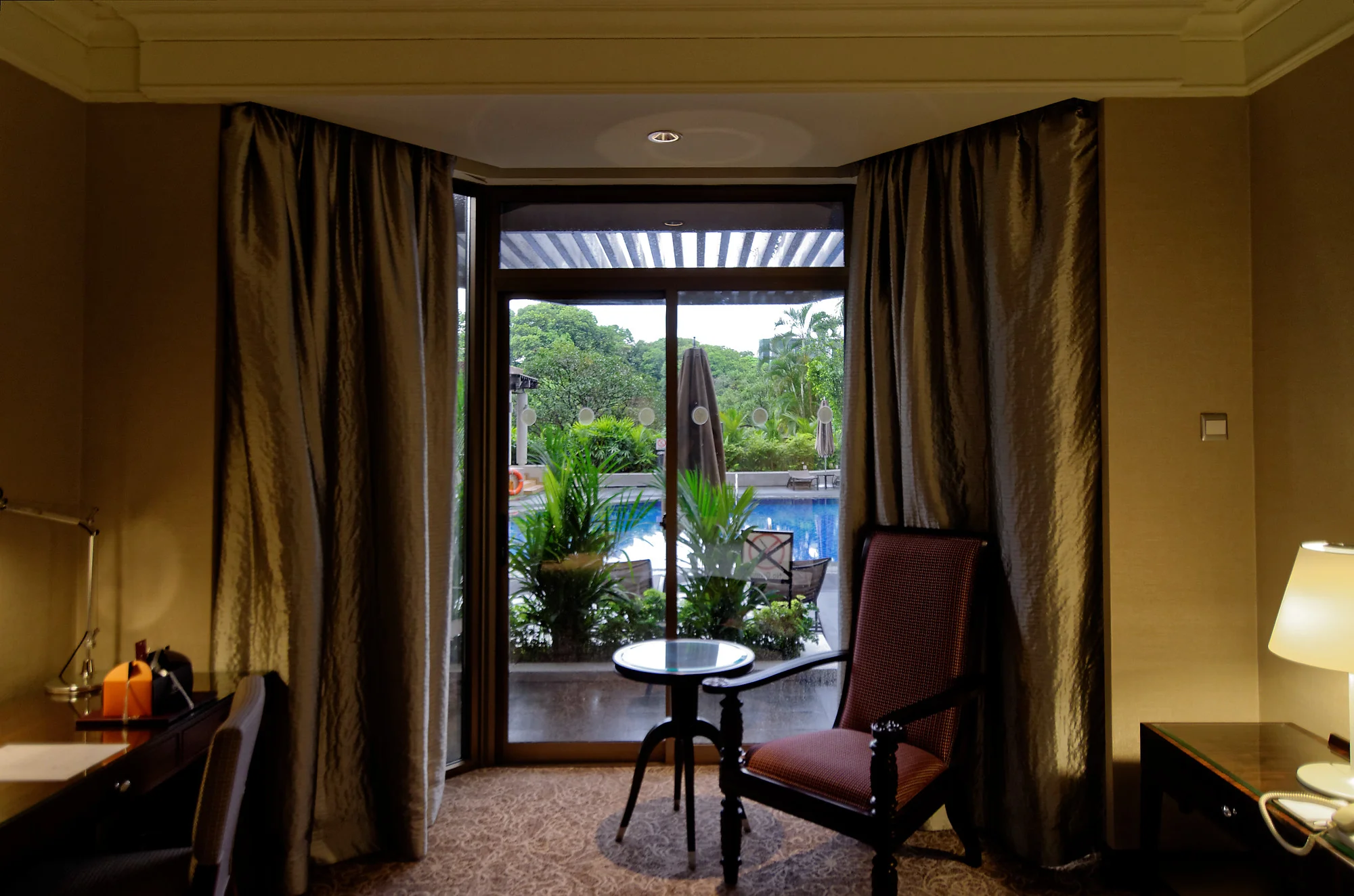 Hotel Review: Sheraton Towers Singapore (Pool King Room)