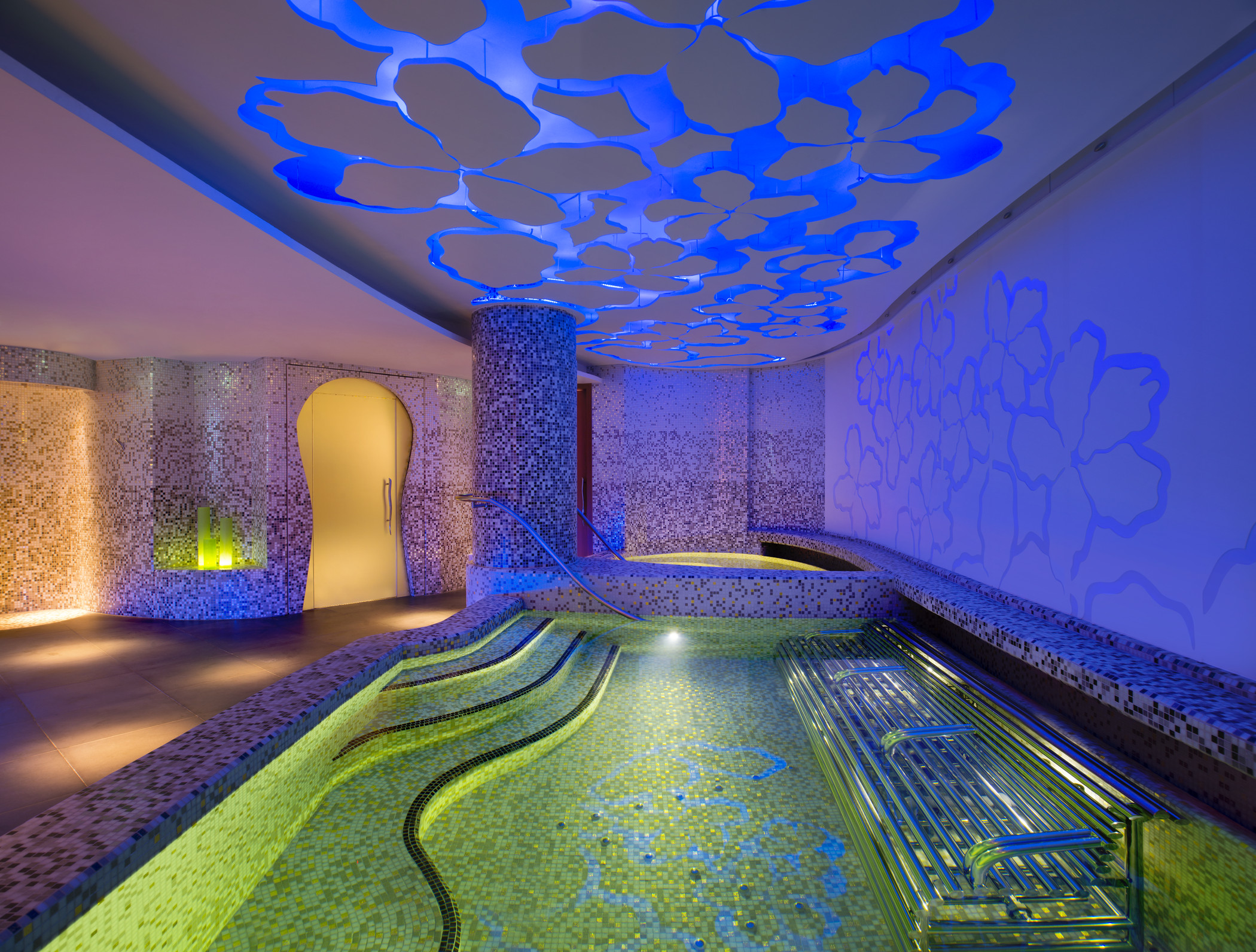 AWAY Spa Vitality Pool