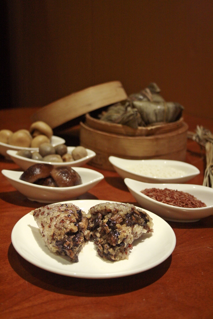Brown Rice Dumpling with Wild Mushrooms and Black Truffle Paste 黑松露酱野菌糙米粽 ($12.80)