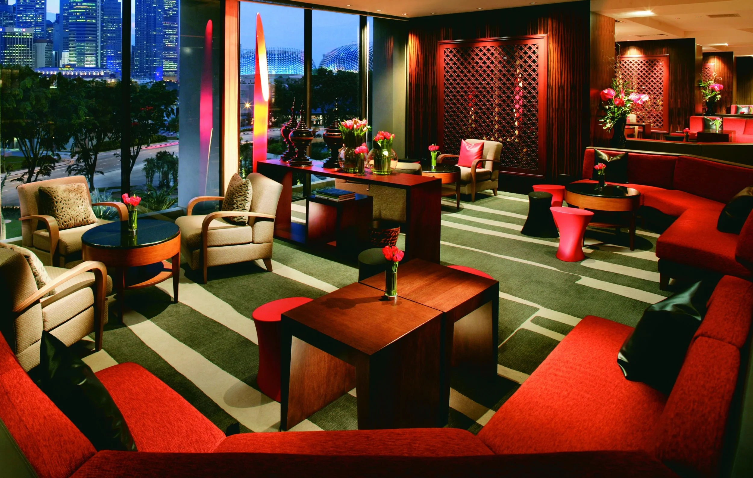 Axis Bar and Lounge at Night | Photo Credit: Mandarin Oriental, Singapore