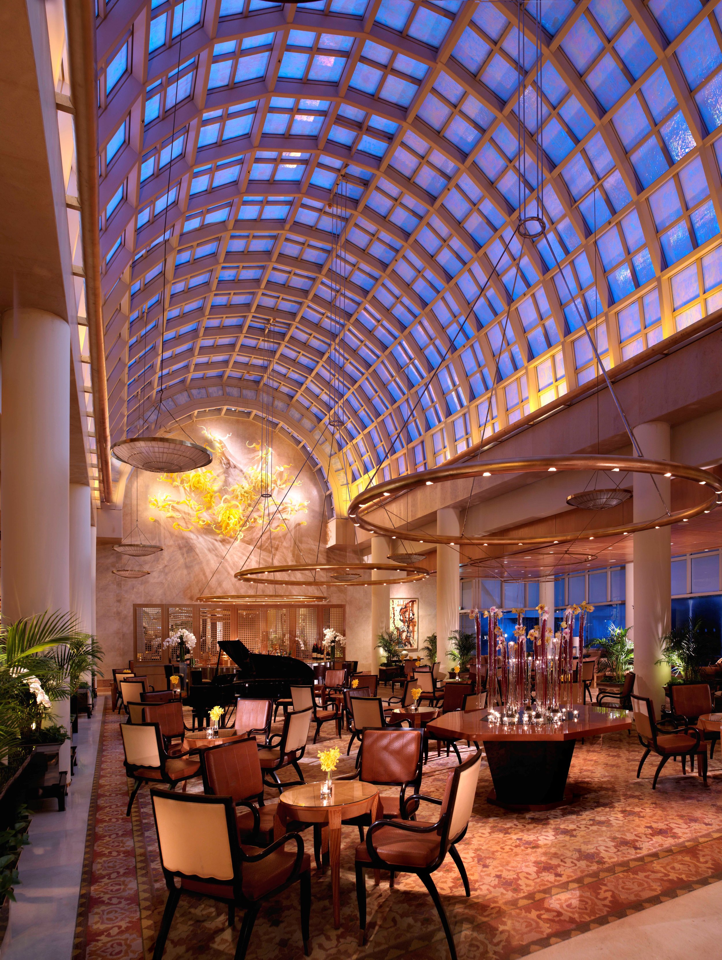 Chihuly Lounge&nbsp;| Photo Credit:&nbsp;The Ritz-Carlton, Millenia Singapore