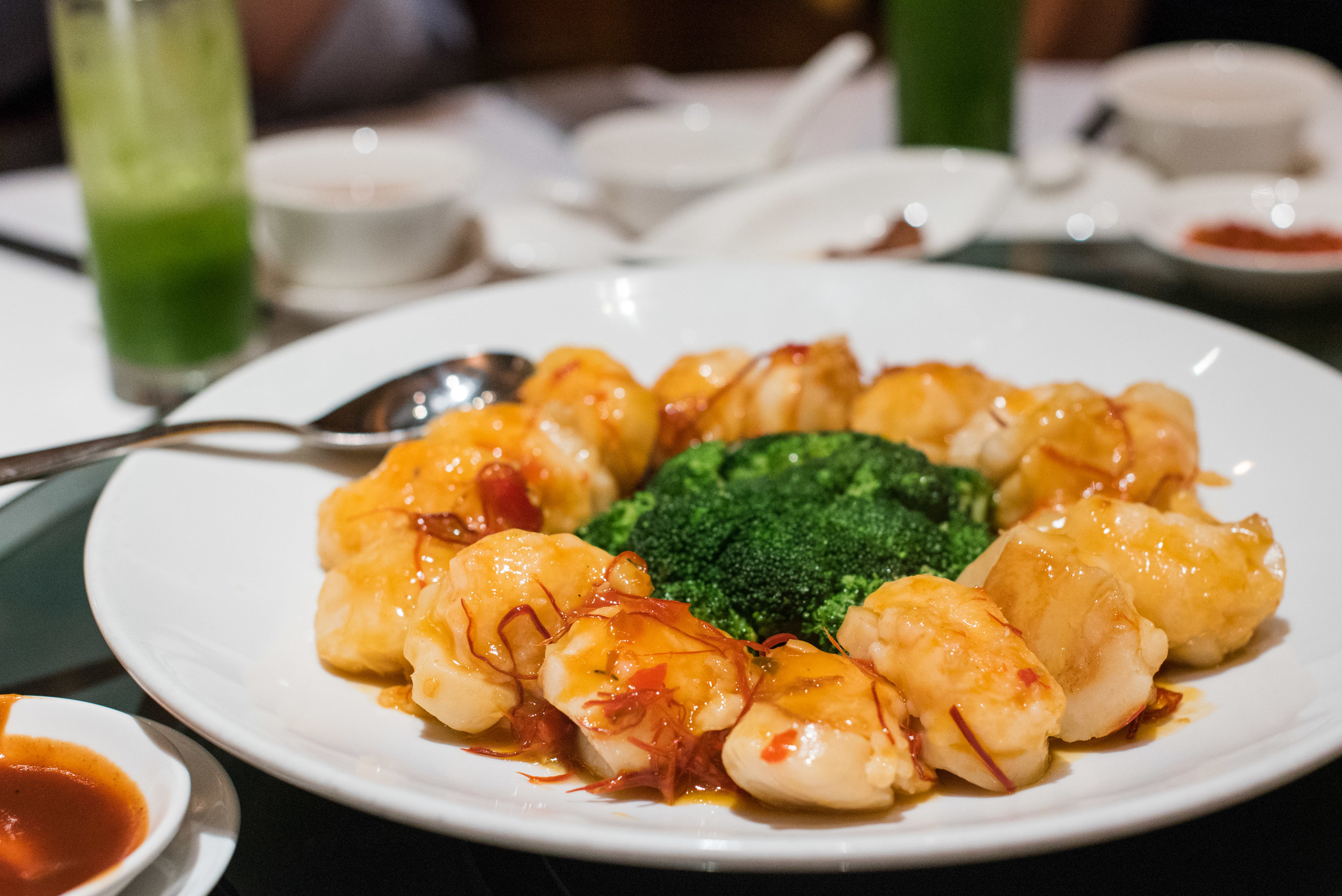 Pan Fried Fresh Scallop, Shrimp Paste &amp; Broccoli with Spicy Szechuan Sauce (S$32++)