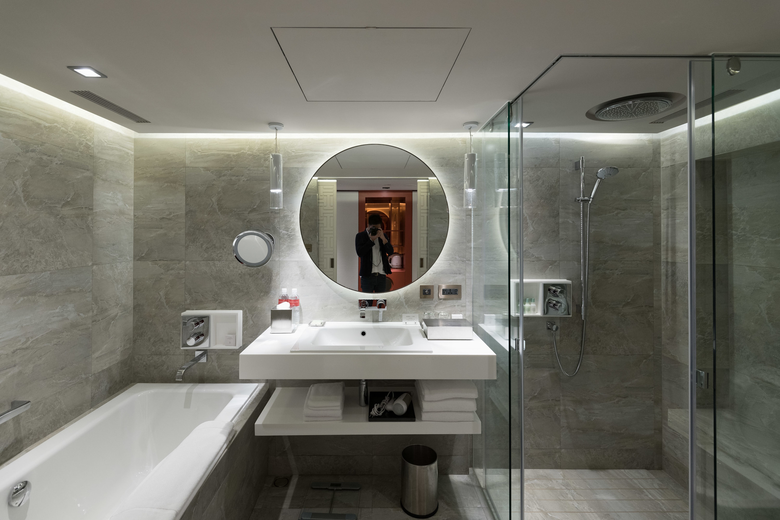 Bathroom of the Grand Deluxe Room - Grand Hyatt Taipei