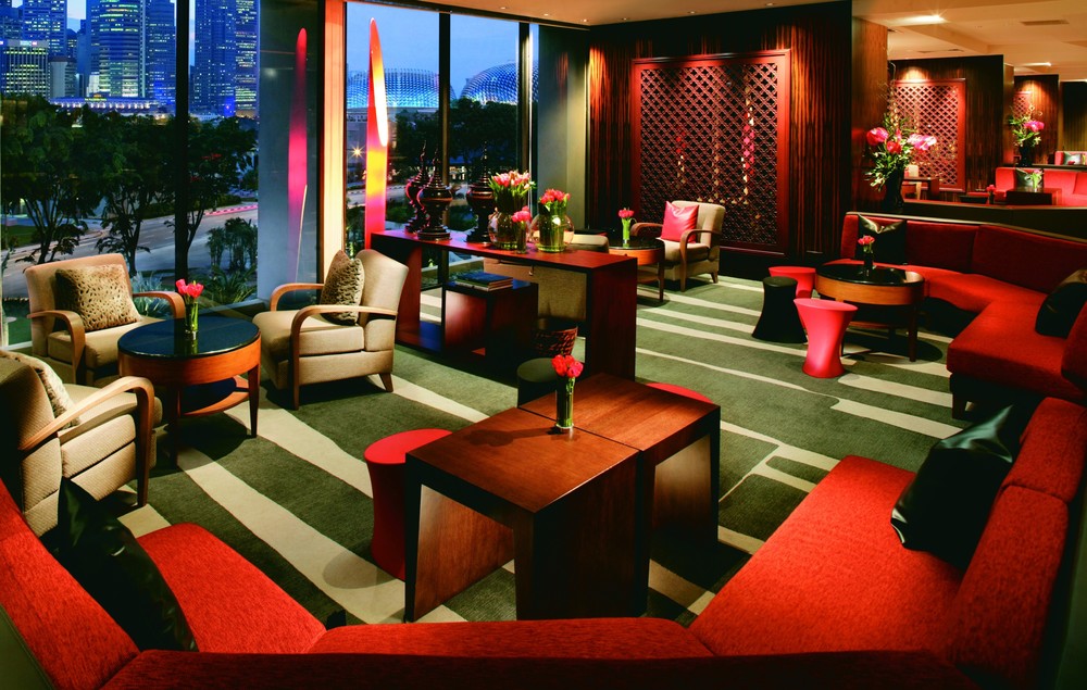 Burgers and Pinot Noir at the Axis Bar and Lounge
