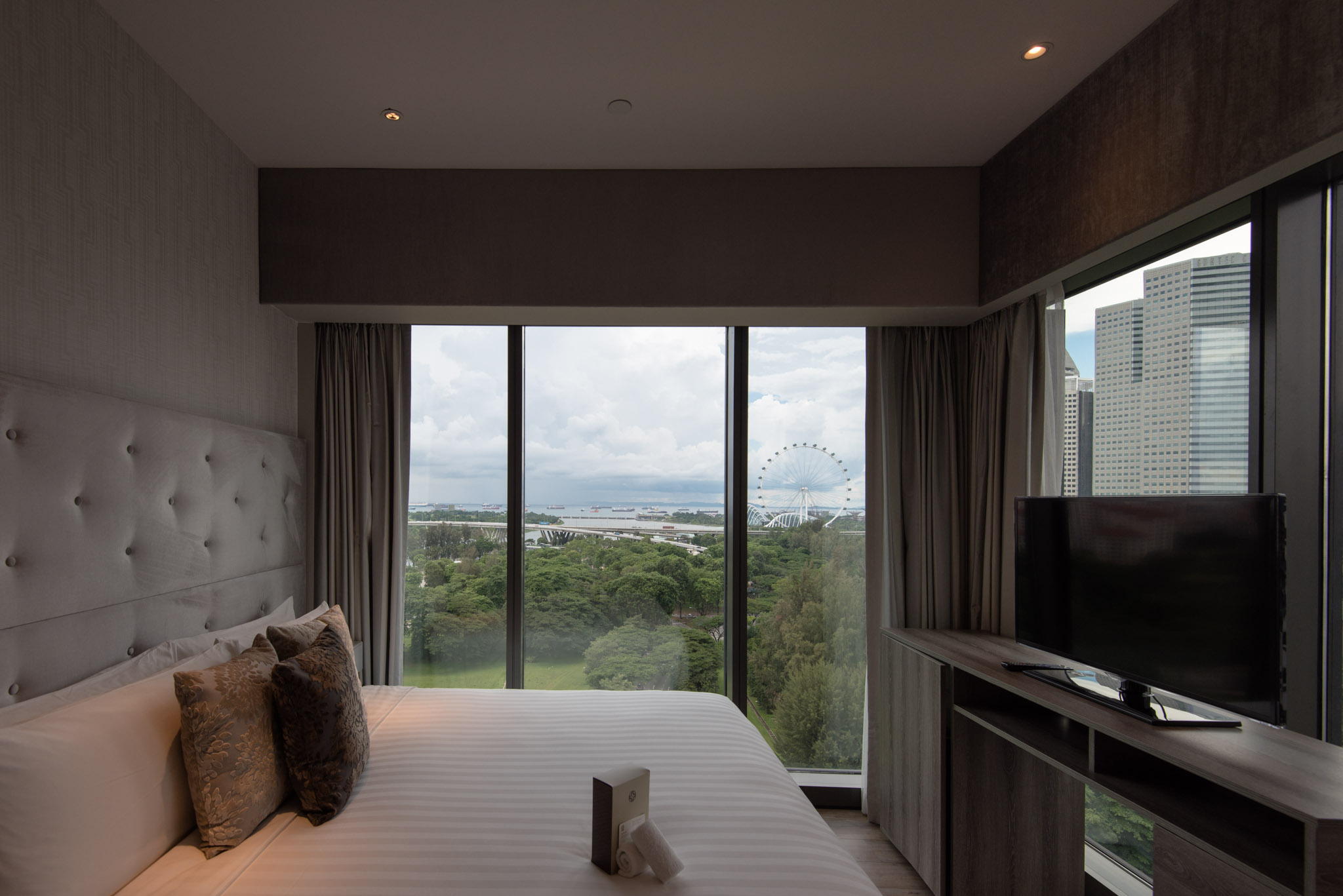 Bedroom of the&nbsp;One Bedroom Premium Suite of the Pan Pacific Serviced Suites Beach Road