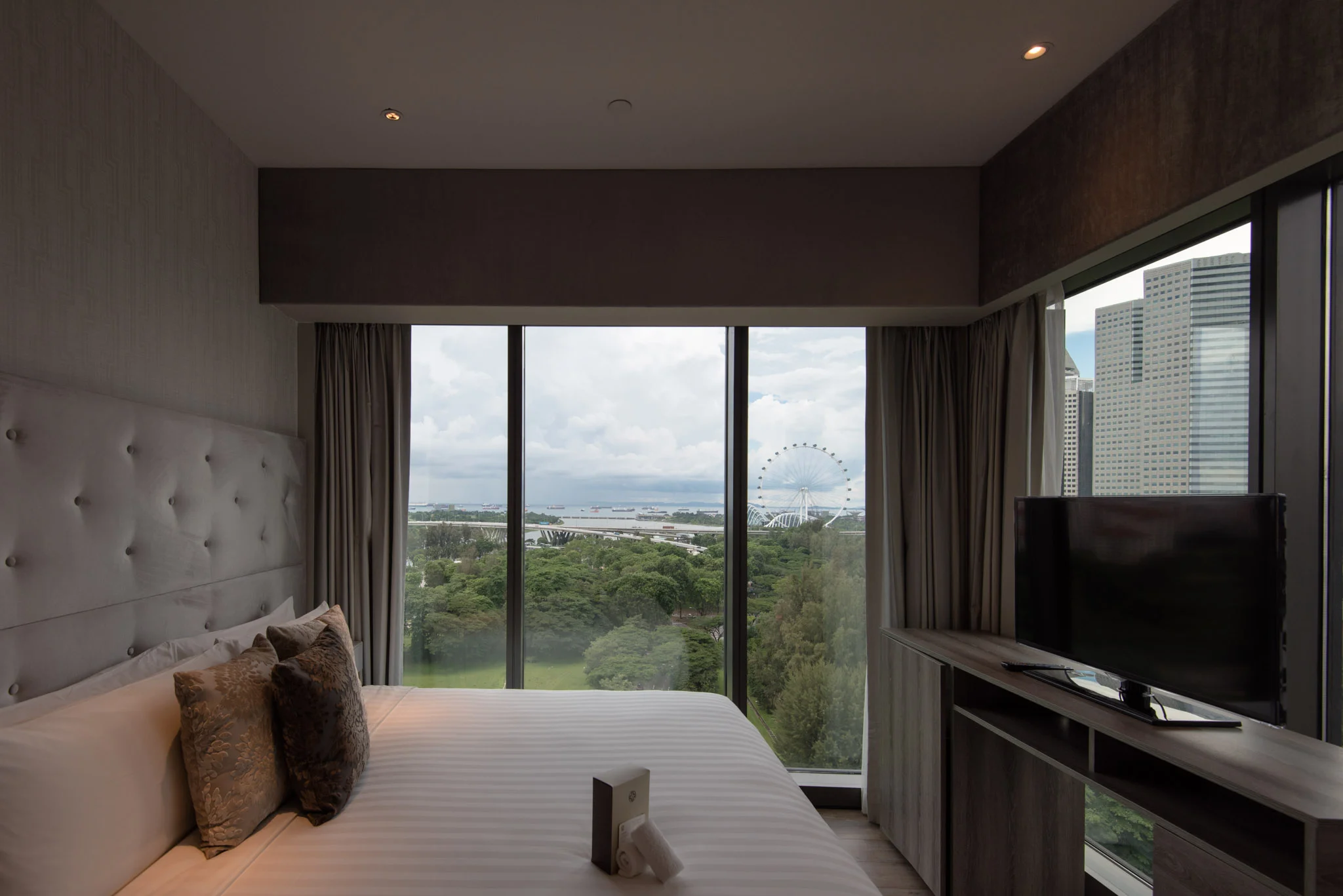 Bedroom of the One Bedroom Premium Suite of the Pan Pacific Serviced Suites Beach Road