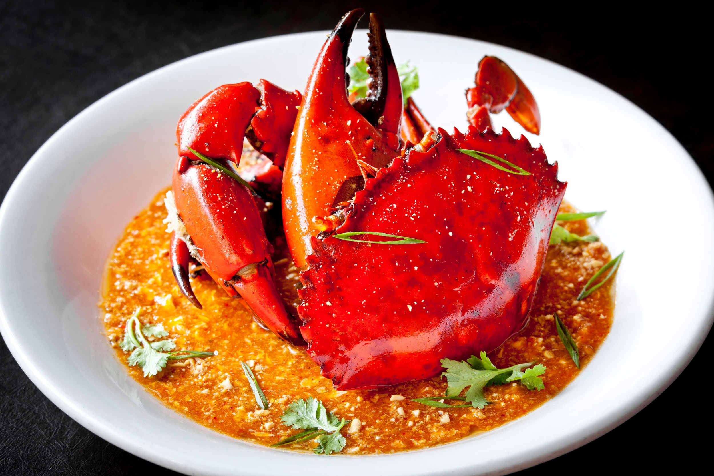 Signature Chili Crab at Azur Restaurant | Photo Credit: Crowne Plaza Changi Airport